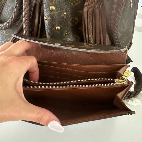 Authentic Louis Vuitton, that’s been refurbished and wallet - Picture 5 of 16